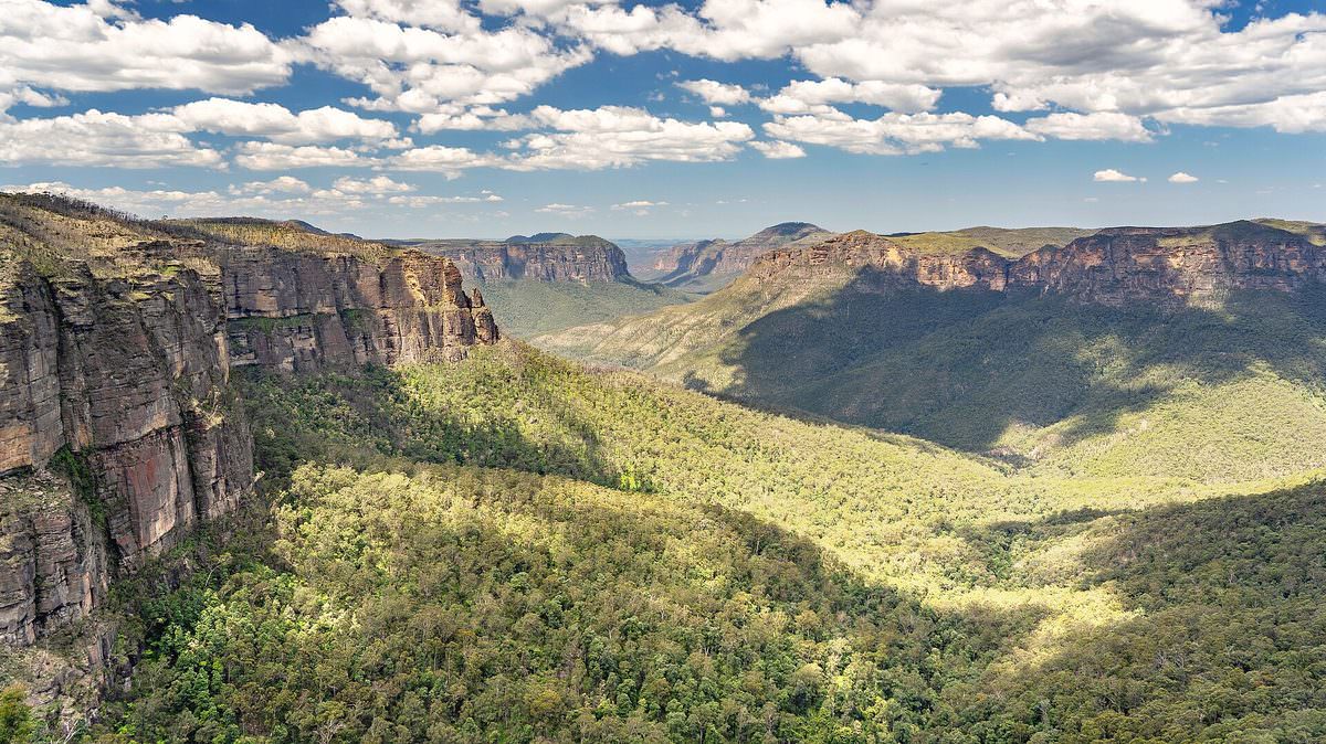 The Grose Valley seen from Govetts Leap lookout at Blackheath